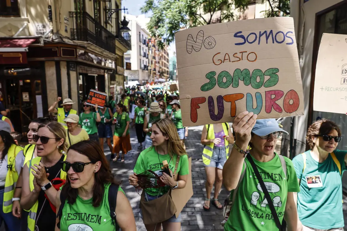 Educación insta a sindicatos a reanudar negociaciones el lunes y destaca su oferta como un avance