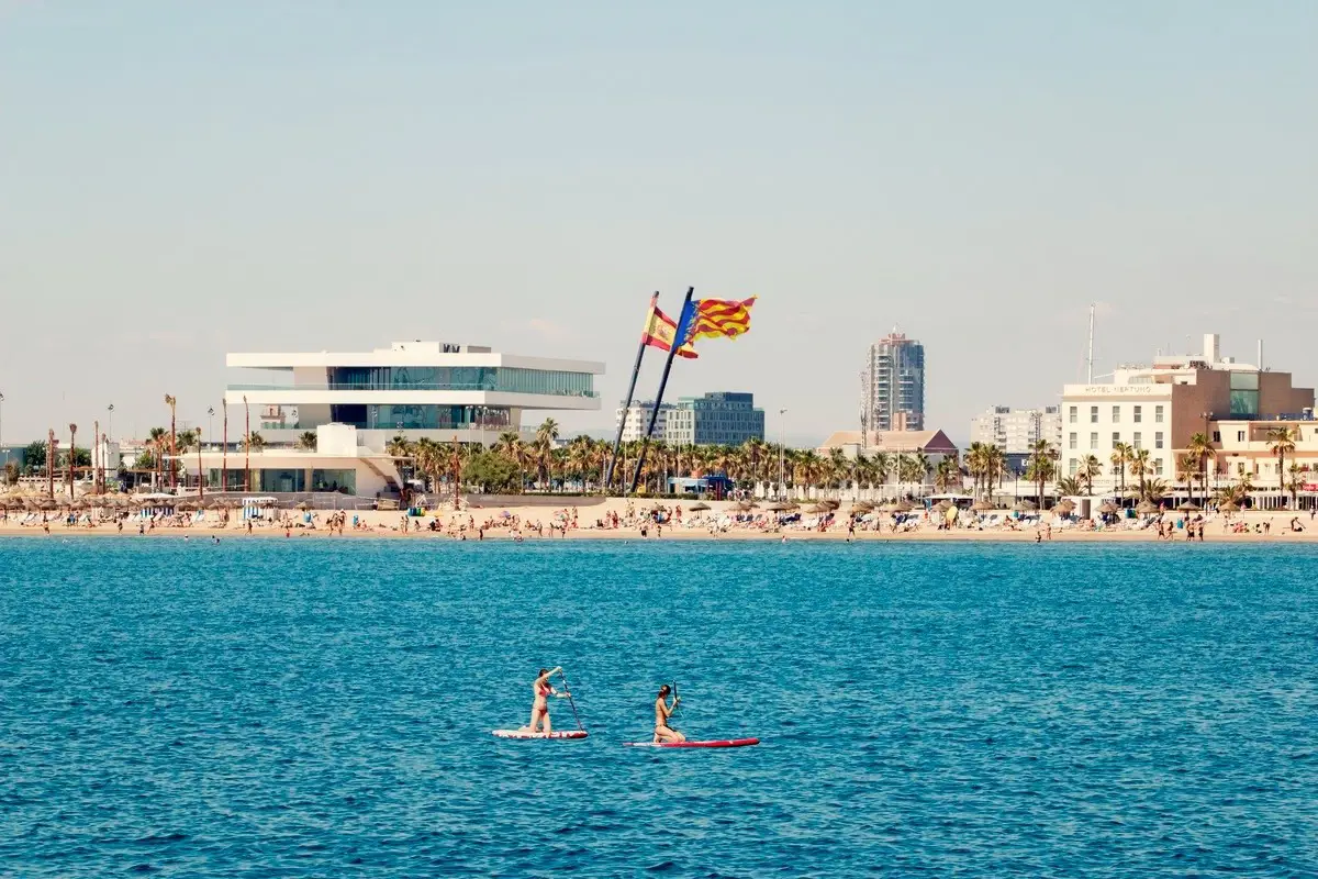 EMT València dispone de más de 13 millones de asientos este verano para acceder a las playas de