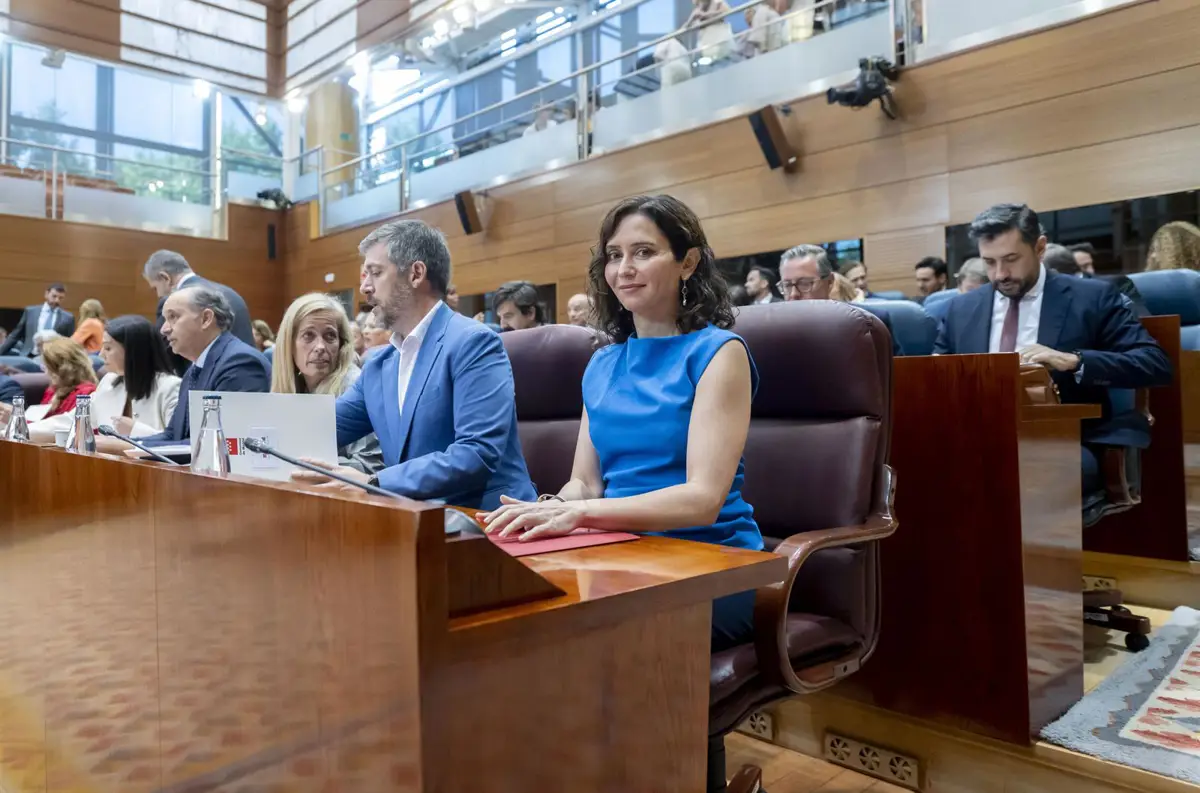 Ayuso justifica las medidas contra el calor en el 72% de las escuelas y critica a la izquierda por