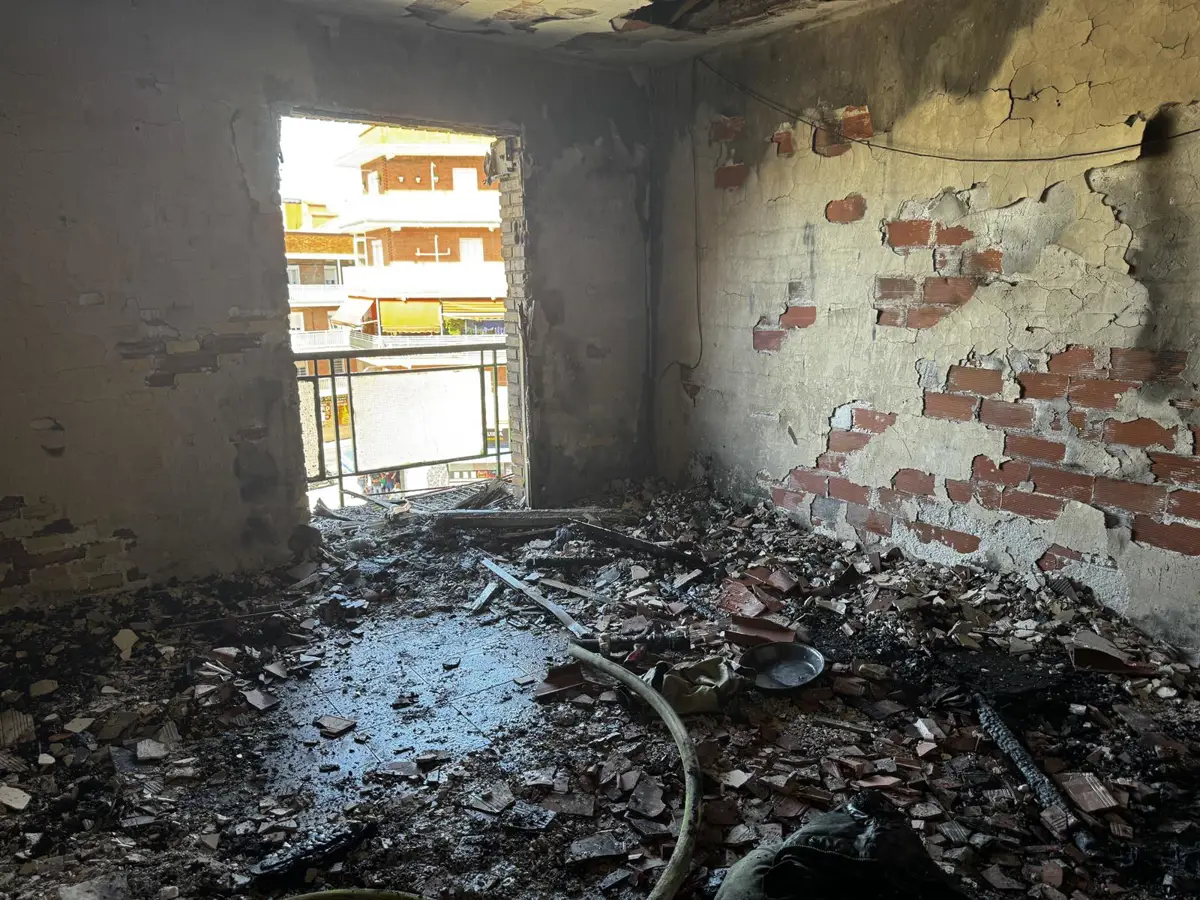 Ocho personas sufrieron lesiones leves por inhalación de humo en un incendio en un edificio de