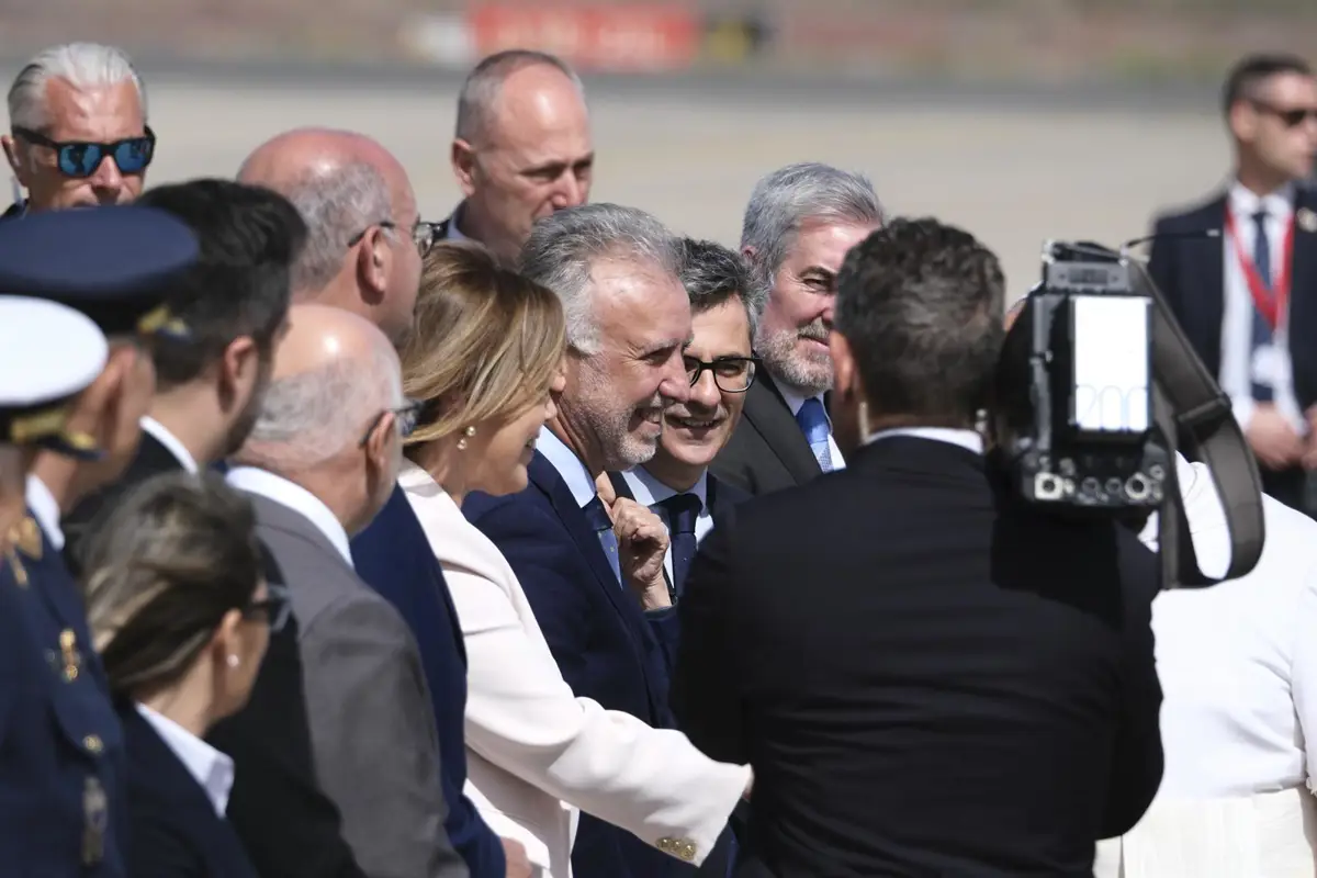 Torres considera "injusto" culpar a Sánchez por la inmigración y se muestra "orgulloso" de su