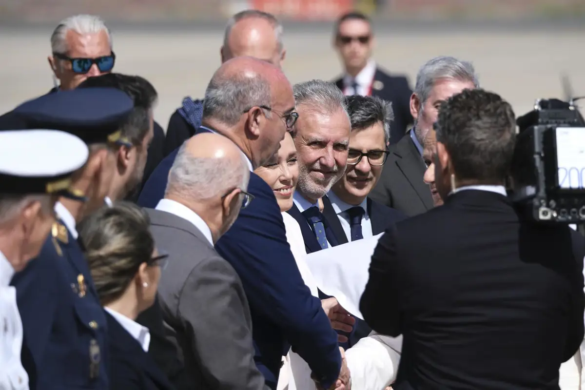 La presidenta del Parlamento afirma que el Papa ha hecho que Canarias se sienta menos sola tras