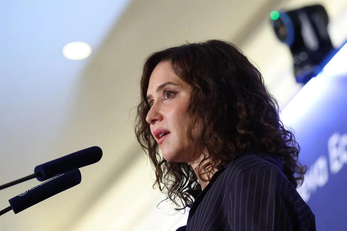 Ayuso critica a un Gobierno "desquiciado" en su "semana más oscura", con Zapatero como "ruina moral