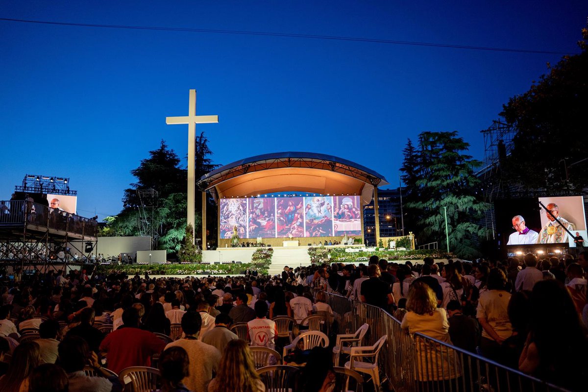 La cruz de la Plaza de Lima durante la visita del Papa permanecerá en Madrid