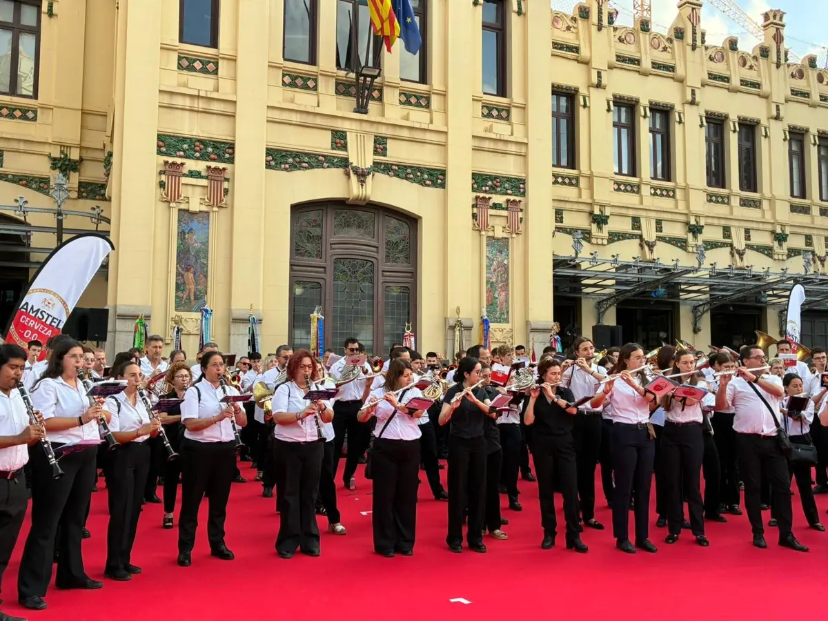 Músicos de Castellón, Valencia y Alicante se unen en la Germanor Band en la Estación del Norte