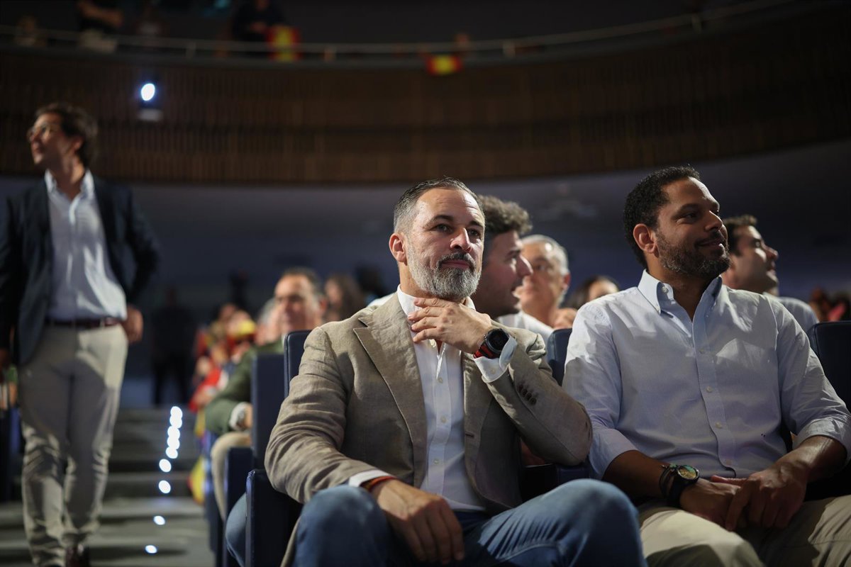 Abascal alerta al PP que Vox romperá gobiernos autonómicos ante "zancadillas o trampas