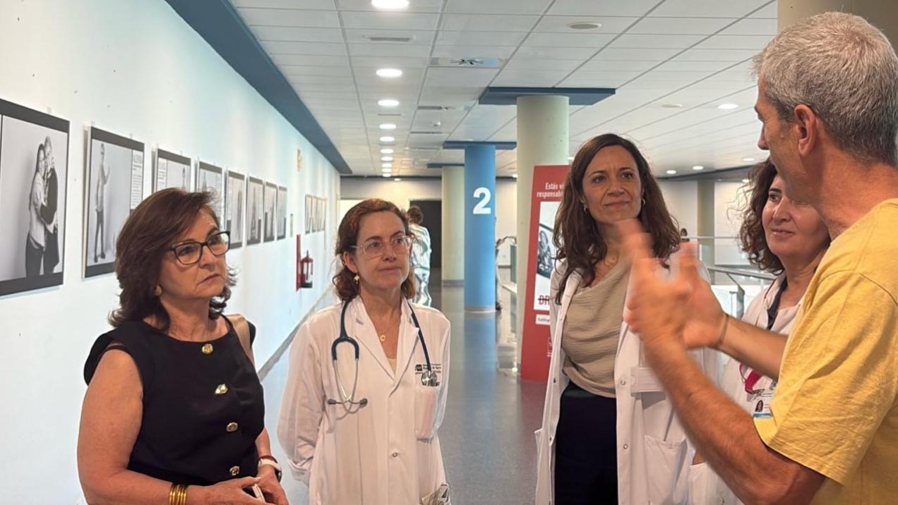 El hospital Puerta de Hierro Majadahonda presenta una exposición fotográfica sobre la osteoporosis