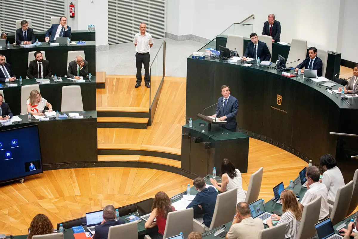 Almeida apoya un modelo de ciudad "eficaz" y alerta sobre el peligro del sanchismo en 2027
