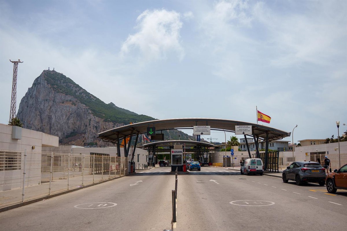 La verja de Gibraltar, construida por Reino Unido, se cierra bajo el régimen de Franco por años