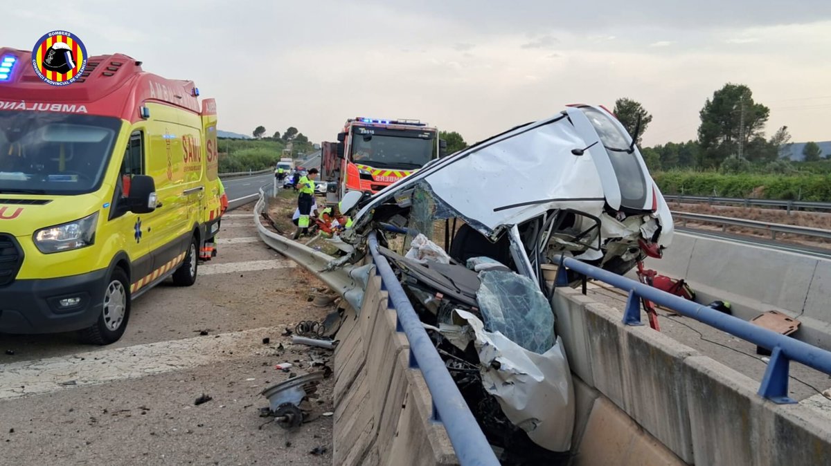 Una persona muere y tres resultan heridas en un accidente en la A-35; se apaga el incendio en