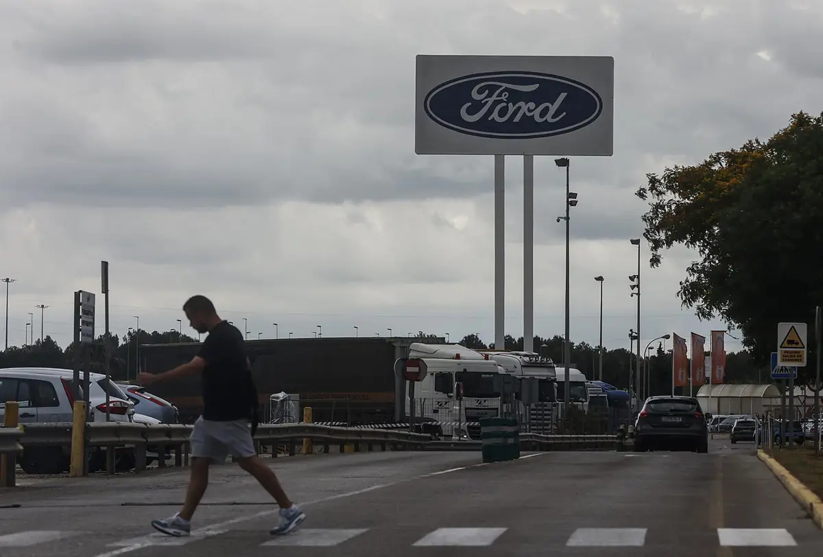 El Ayuntamiento de Almussafes celebra el avance hacia el futuro de Ford y las altas temperaturas en