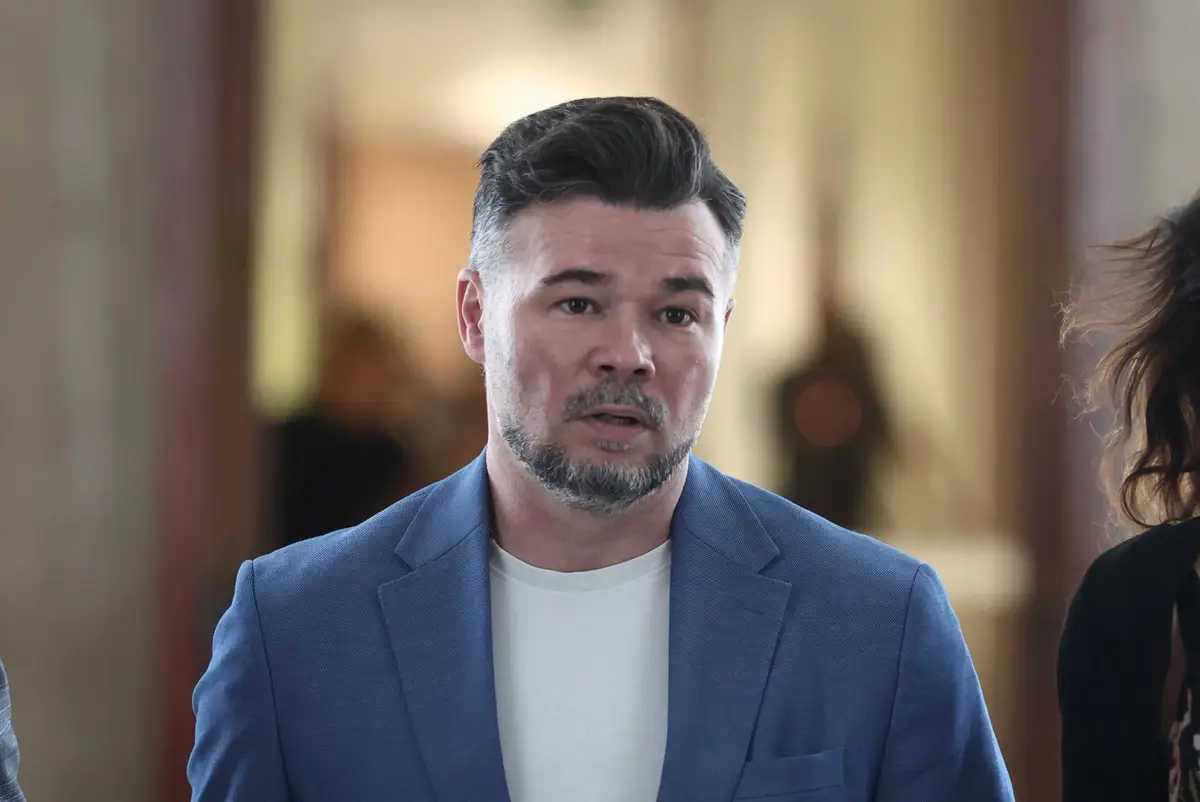 Rufián critica la falta de aclaraciones por parte de Zapatero sobre el regalo de cortesía que