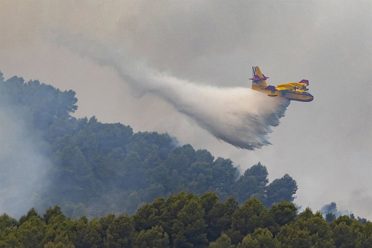 El incendio en la Vall d'Uixó arrasa 10.000 hectáreas y se levanta el confinamiento en varias