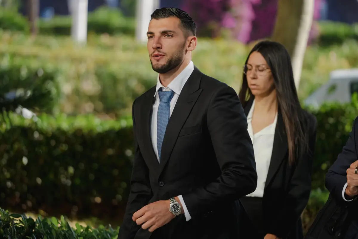 La Audiencia de Valencia autoriza a Rafa Mir a residir en Grecia para jugar en el Aris de Salónica