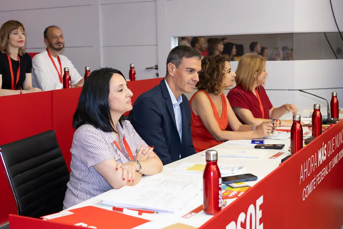 El PSOE critica a Feijóo por visitar Ceuta con fines de campaña y generar crispación