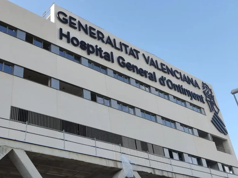 Herido por politraumatismo craneoencefálico tras caer en el castillo de fiestas de Ontinyent