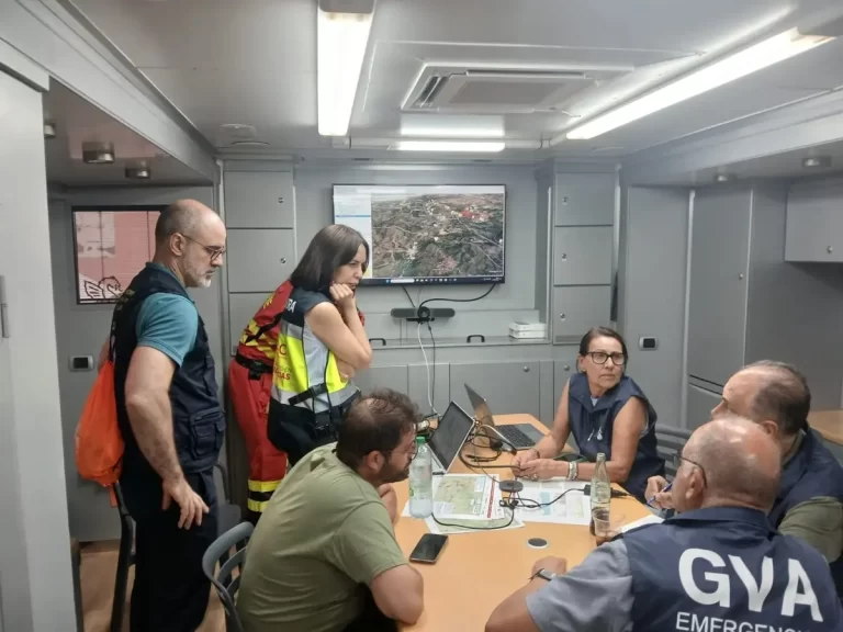 Morant elogia la visión de Gátova y el trabajo de emergencias, instando a su cuidado