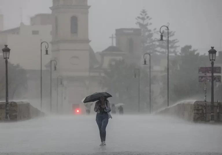 Alerta amarilla por lluvias y tormentas en el interior norte de Valencia. La Filmoteca d'Estiu