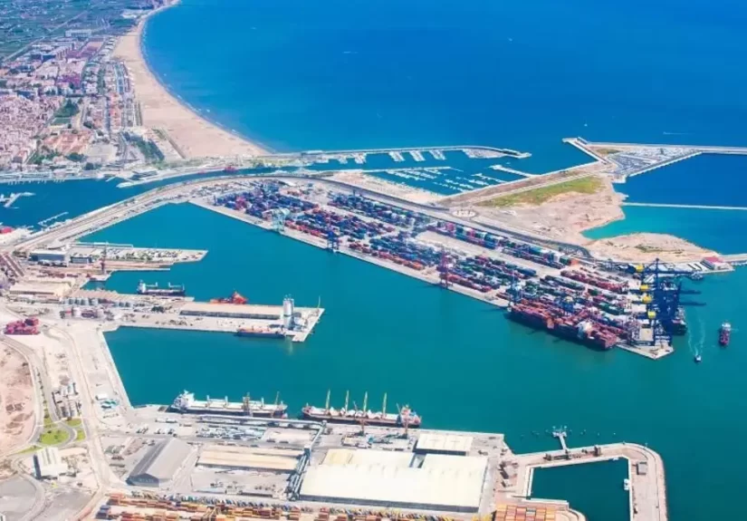 Fallece un trabajador durante labores de mantenimiento en el Puerto de València
