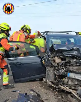 Excarcelan a dos personas tras un accidente de tráfico en la CV