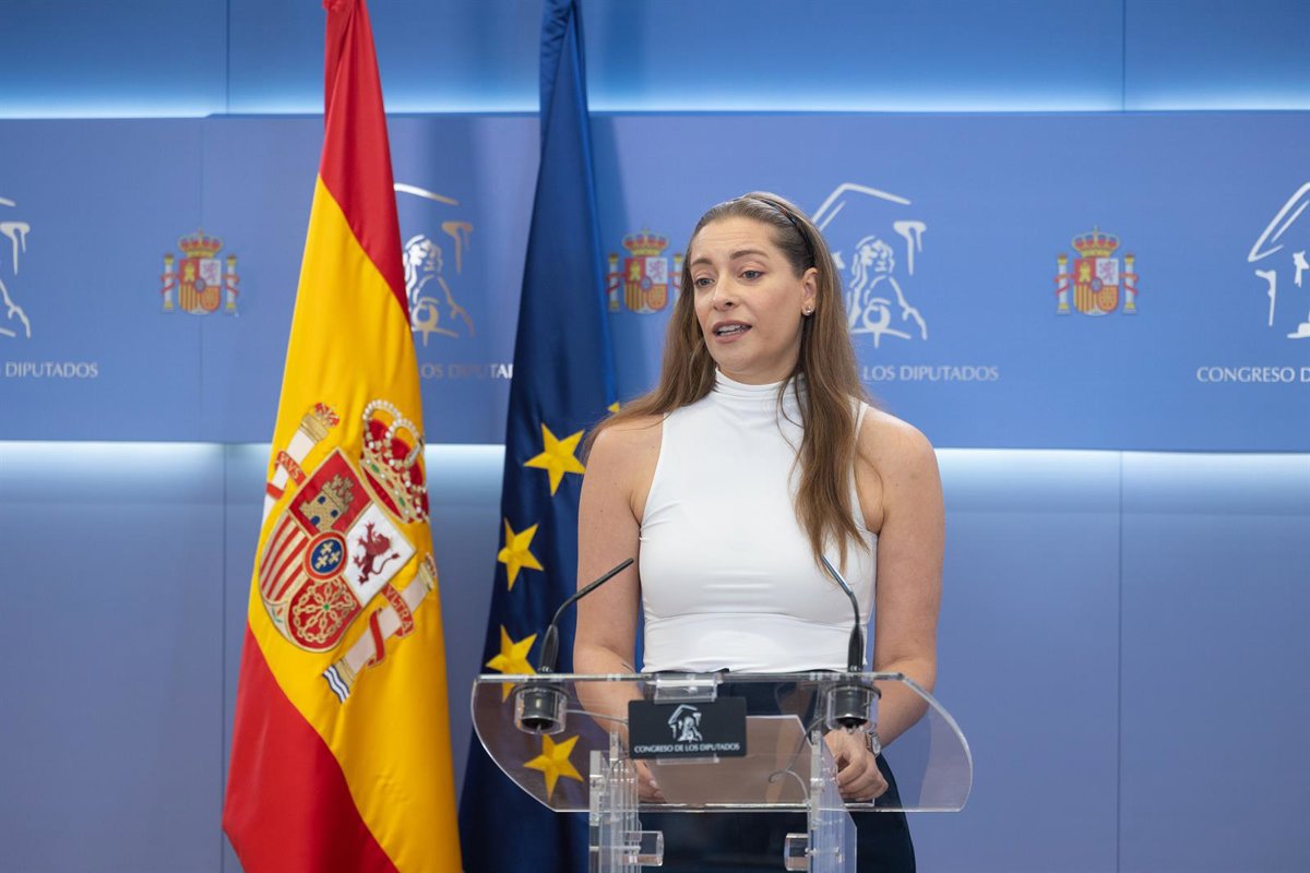El PP afirma que Sánchez sigue resentido con el Rey y arrastra complejos con Felipe VI