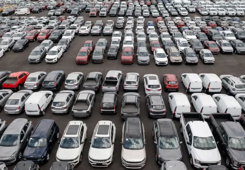 La venta de coches usados disminuye un 3,3% en agosto en la Comunitat y la de furgonetas un 1,2%