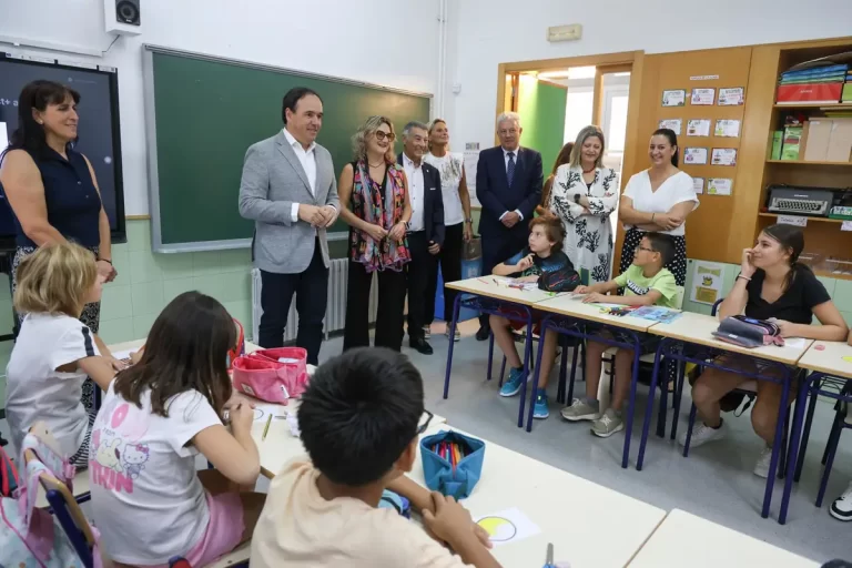 Llorca afirma su disposición al diálogo con el profesorado: "La educación requiere pactos, no