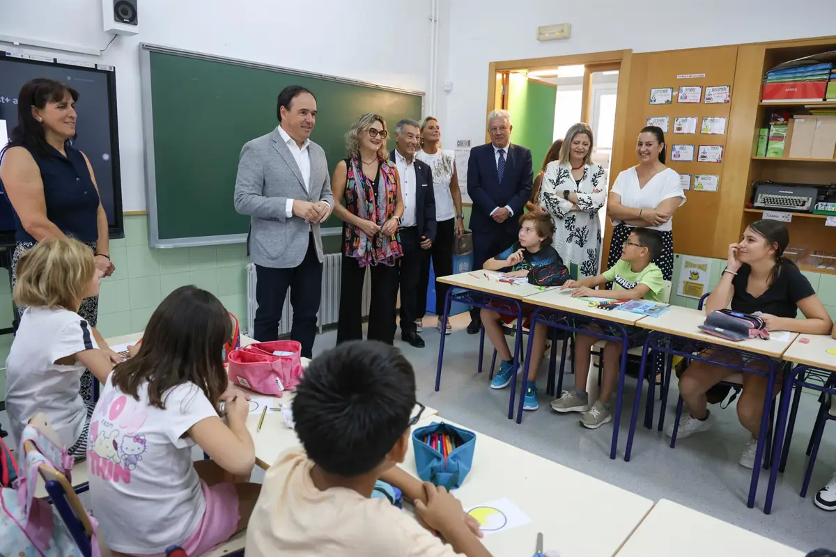 Llorca afirma su disposición al diálogo con el profesorado: "La educación requiere pactos, no