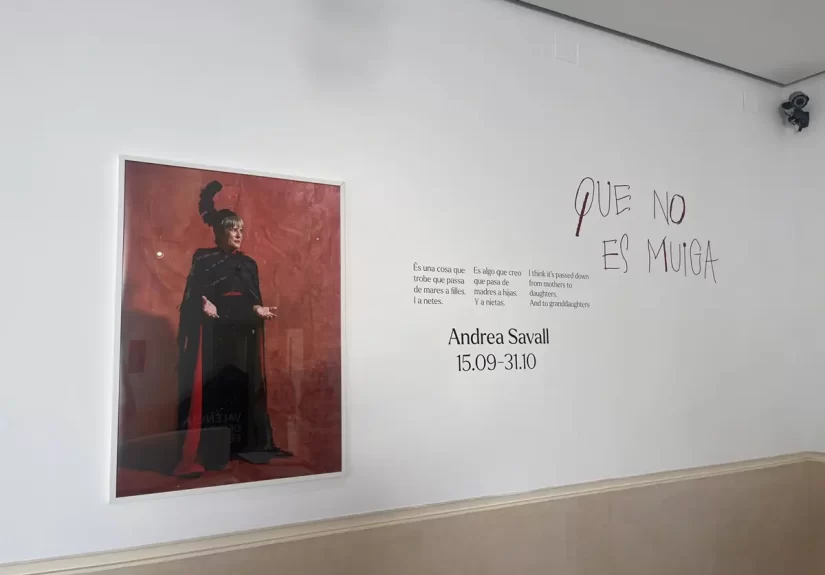 Andrea Savall teje la memoria y saberes compartidos de las mujeres en torno a la costura