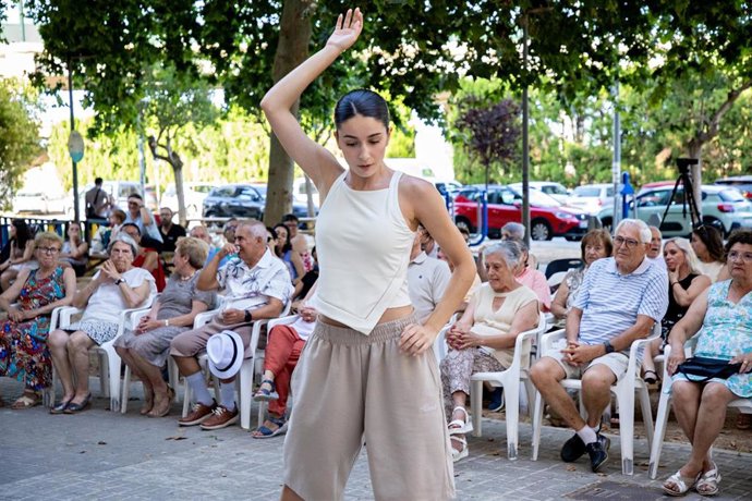 Archivo - Benetússer abre escenario al relevo de la danza valenciana con el estreno de 'SOLES'