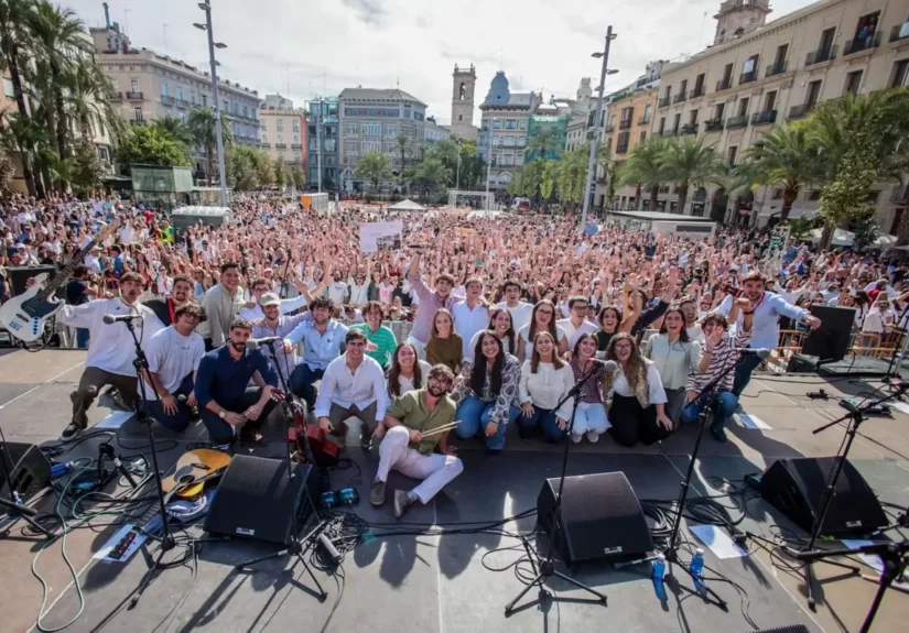 Miles de personas dan la bienvenida al Año Jubilar del Santo Cáliz con 'mascletà' y Hakuna