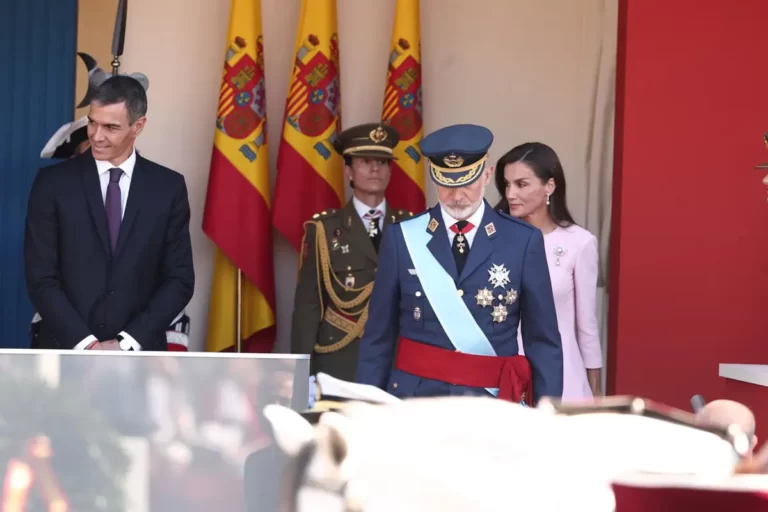 sánchez informa al rey sobre los primeros datos del accidente ferroviario