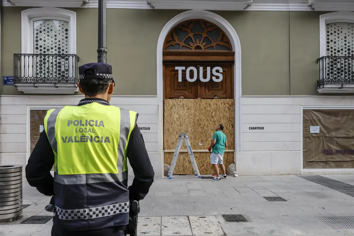 Comercios en València: entre el cierre anticipado y la incertidumbre por amenazas y desastres